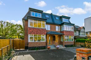 Hurst Road, East Molesey- click for photo gallery